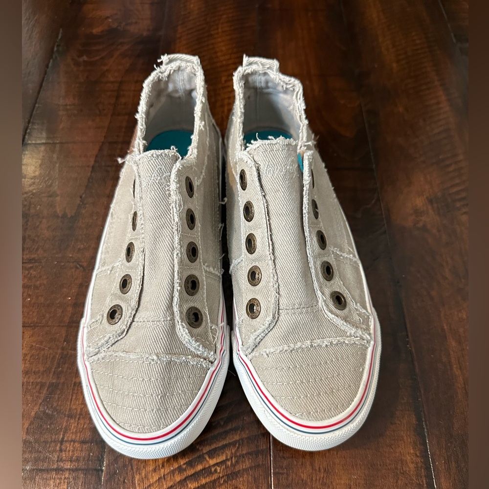 Blowfish Slip-on’s Size 7